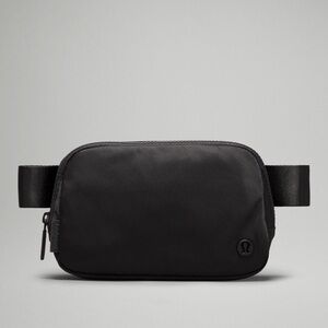Lululemon Everywhere belt bag 1L